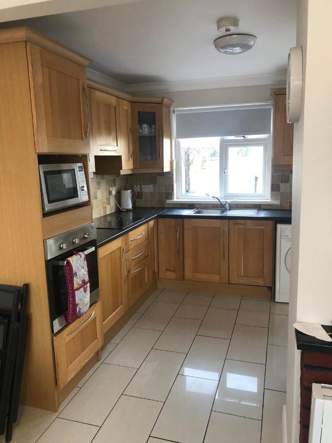 Cheerful 4 Bedroom Town House With Bbq, Galway Exterior foto